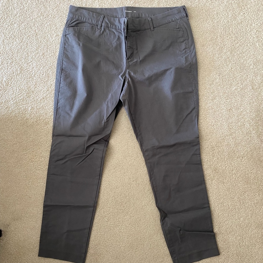 Old Navy pixie pants, grey